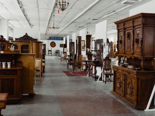 How to spot the best bespoke furniture makers in Delhi NCR India with Get Furniture showcasing handcrafted wooden designs and timeless excellence.